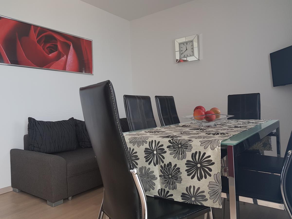 Apartments Petricevic โปดสตรานา ภายนอก รูปภาพ