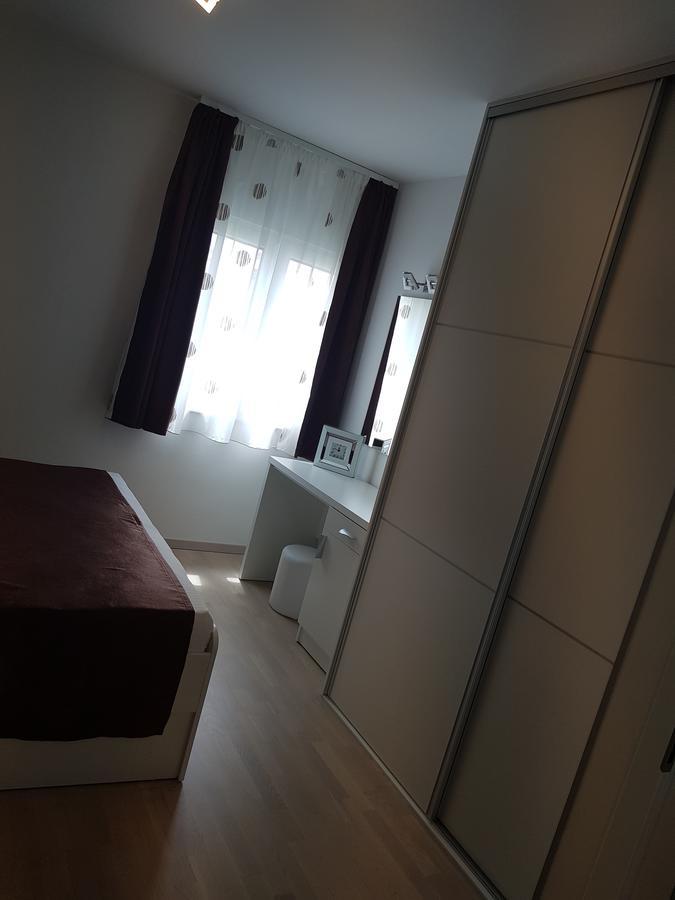 Apartments Petricevic โปดสตรานา ภายนอก รูปภาพ