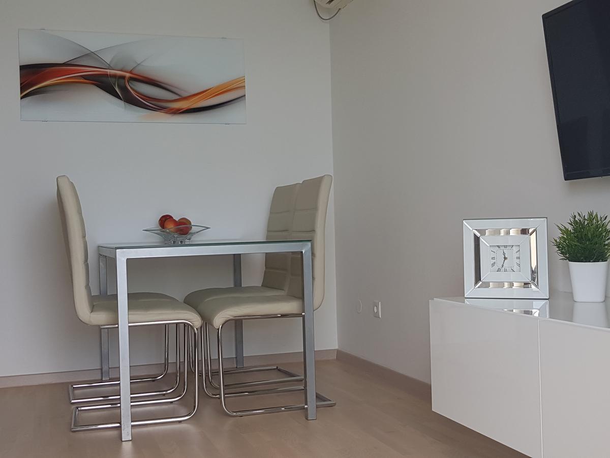 Apartments Petricevic โปดสตรานา ภายนอก รูปภาพ