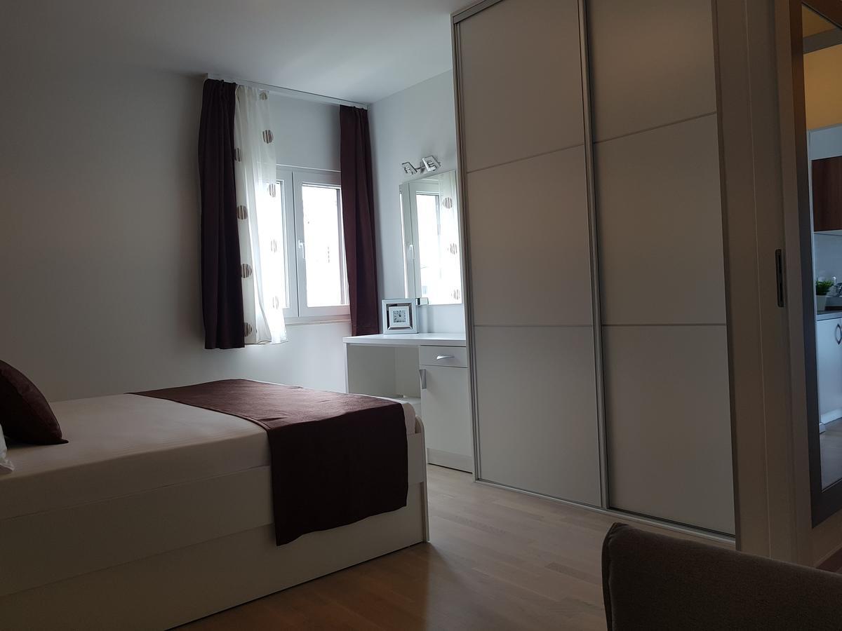 Apartments Petricevic โปดสตรานา ภายนอก รูปภาพ