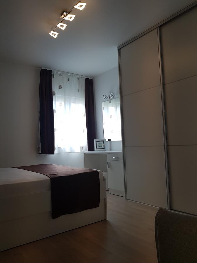 Apartments Petricevic โปดสตรานา ภายนอก รูปภาพ