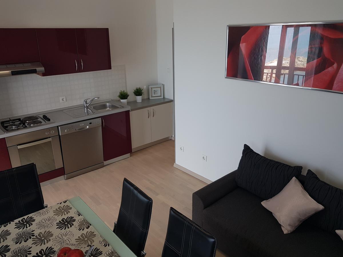 Apartments Petricevic โปดสตรานา ภายนอก รูปภาพ
