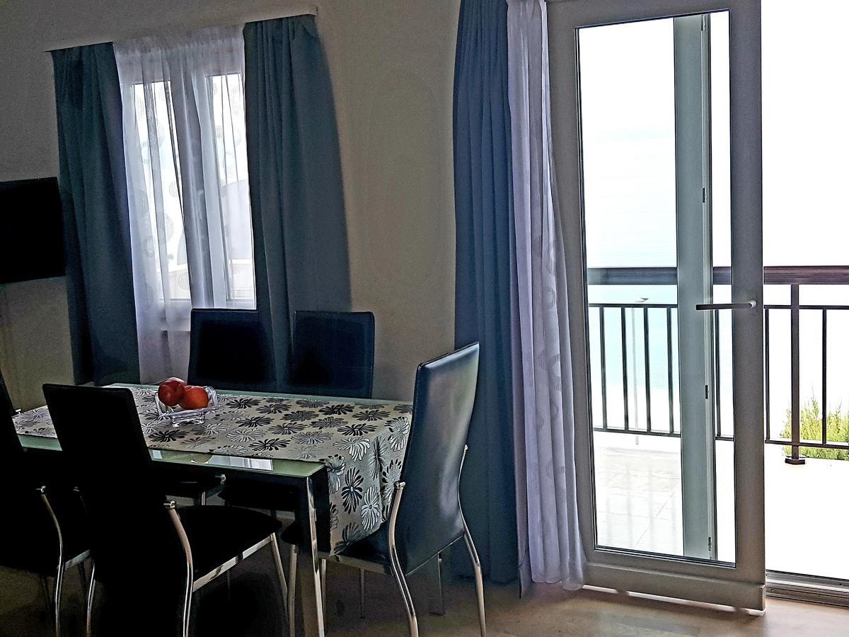 Apartments Petricevic โปดสตรานา ภายนอก รูปภาพ